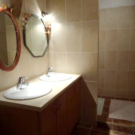 Maison De 2 Chambres Avec Terrasse Amenagee Et Wifi A La Capelle *