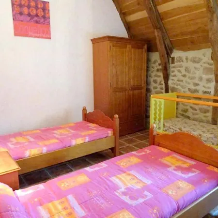 Maison De 2 Chambres Avec Terrasse Amenagee Et Wifi A La Capelle * Florentin-la-Capelle